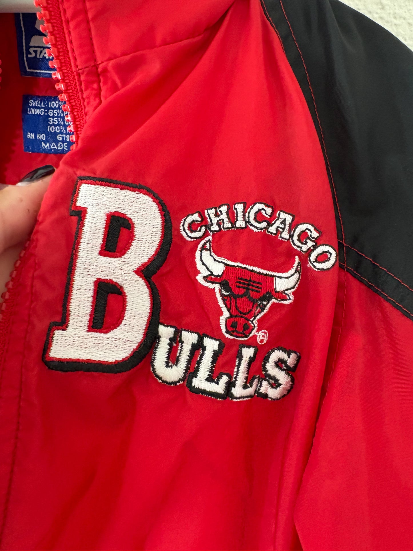 Vintage Chicago Bulls windbreaker jacket.