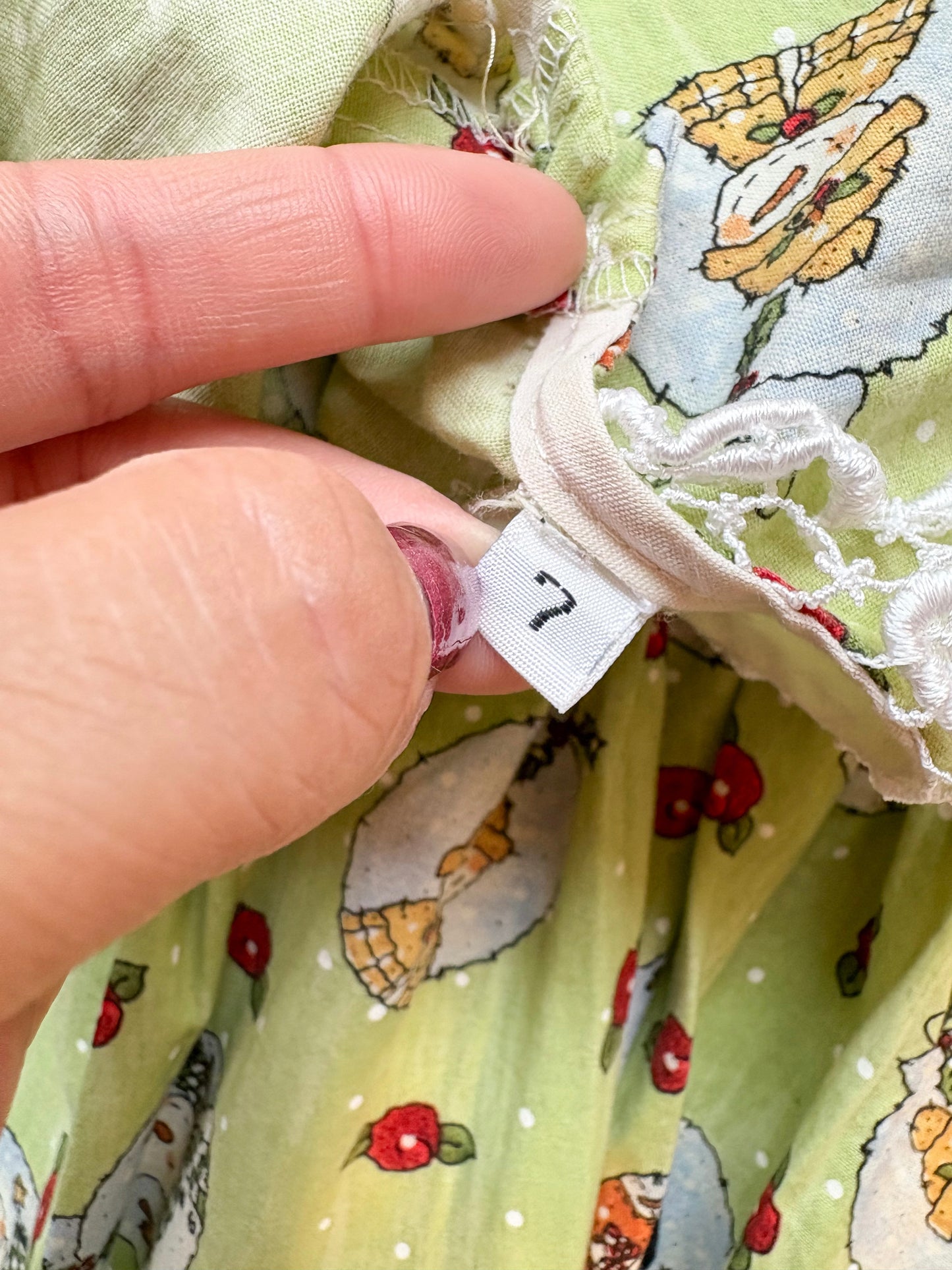 Unbranded vintage AOP dress.