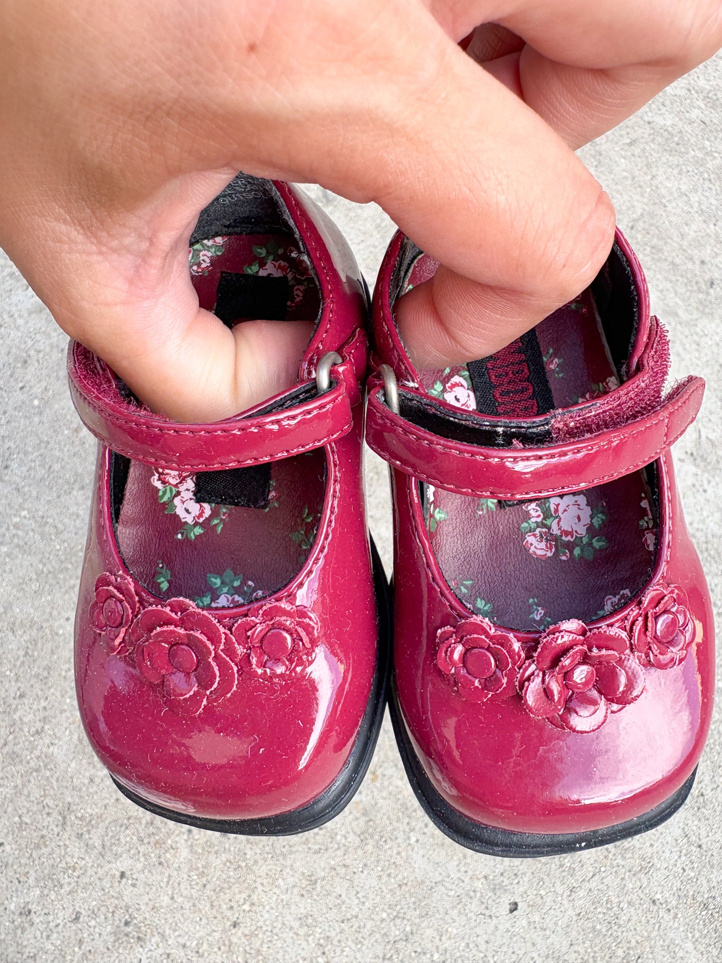 New in box 02' "Victorian Charm" Gymboree crib shoes.