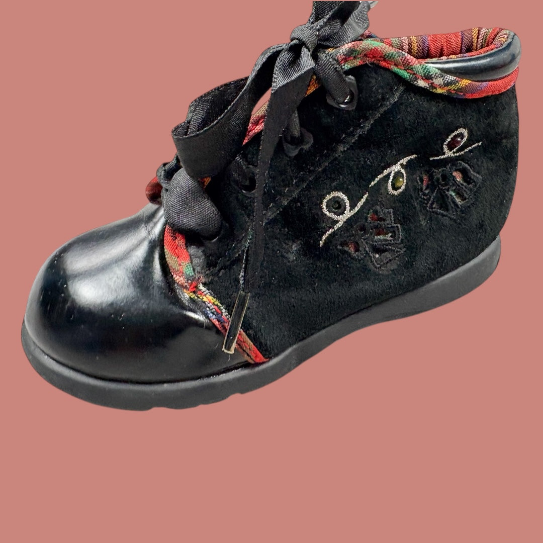 Vintage LA Gear holiday baby shoes