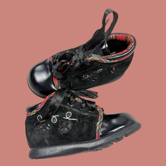 Vintage LA Gear holiday baby shoes