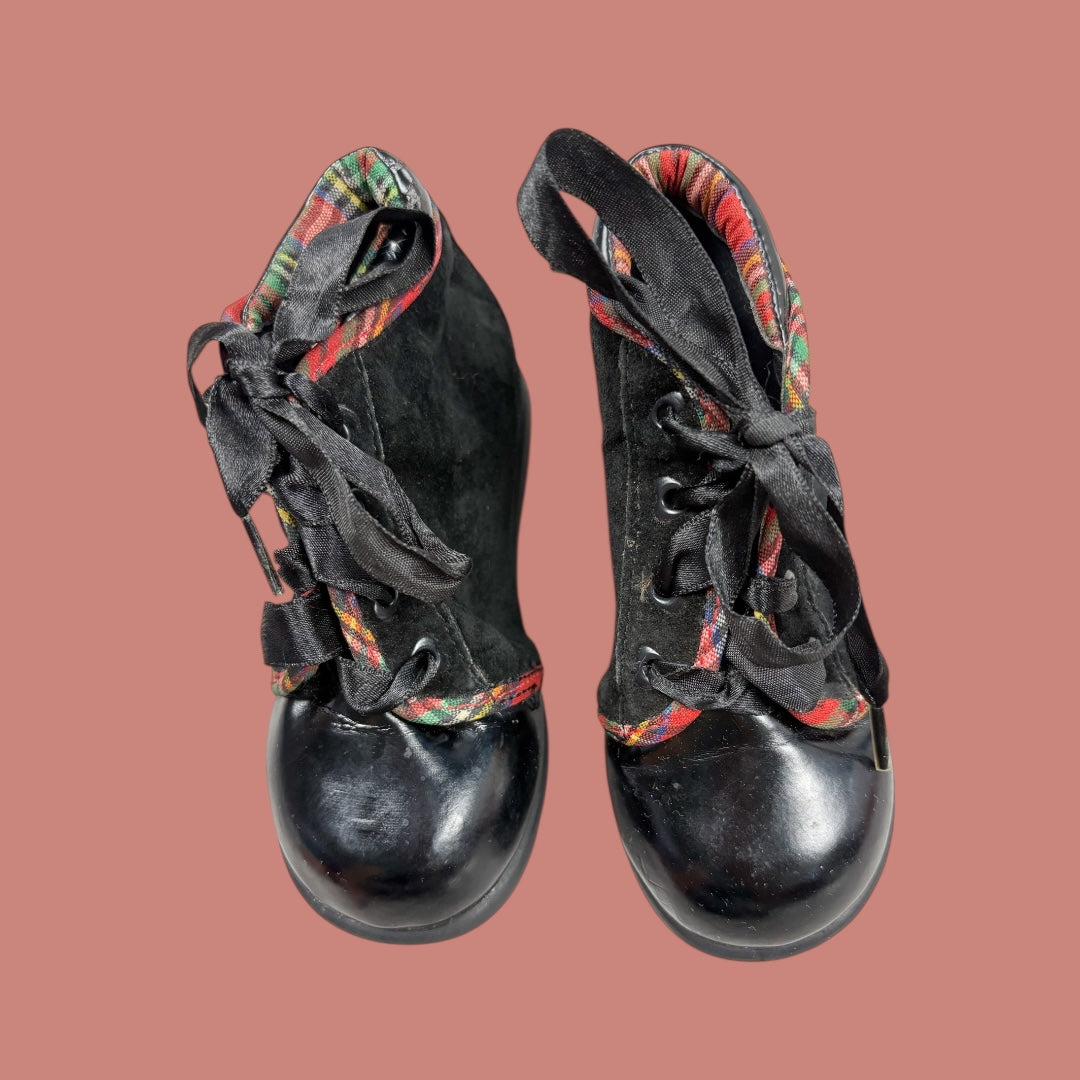 Vintage LA Gear holiday baby shoes